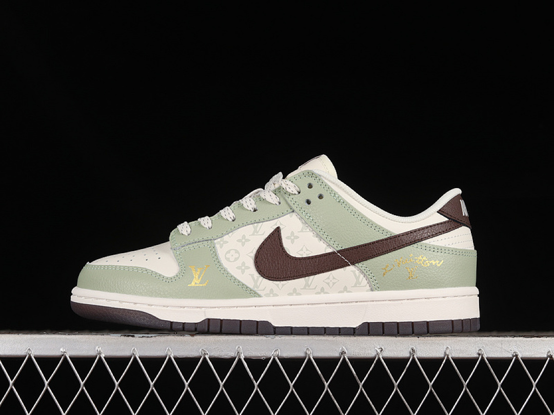 Unbranded [XD6188-006]-[SB DUNK LOW L*V WHITE/GREEN/RED]-[WOMAN:36-39]-[MAN:40-45], photo 1