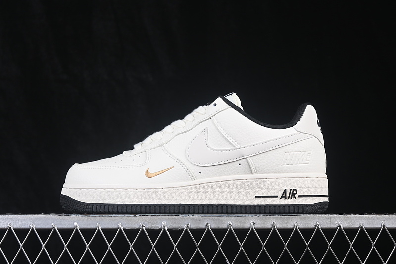 Nike Nike AIR FORCE 1 07 LOW CASUAL SNEAKERS WHITE/WHITE/WHITE · DN9688-135, photo 1