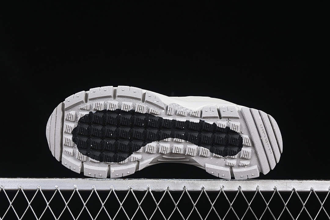 Nike [HV5951-100]-[ZOOM VOMERO ROAM SUMMIT WHITE/LIGHT BONE/LIGHT IRON ORE/SUMMIT WHITE]-[36-45] - Image 16