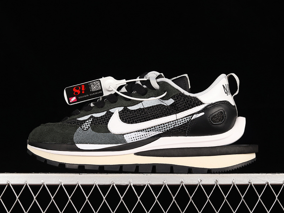 Sacai Sacai X VAPORWAFFLE BLACK/SUMMIT WHITE/PURE PLATINUM · CV1363-001, photo 1