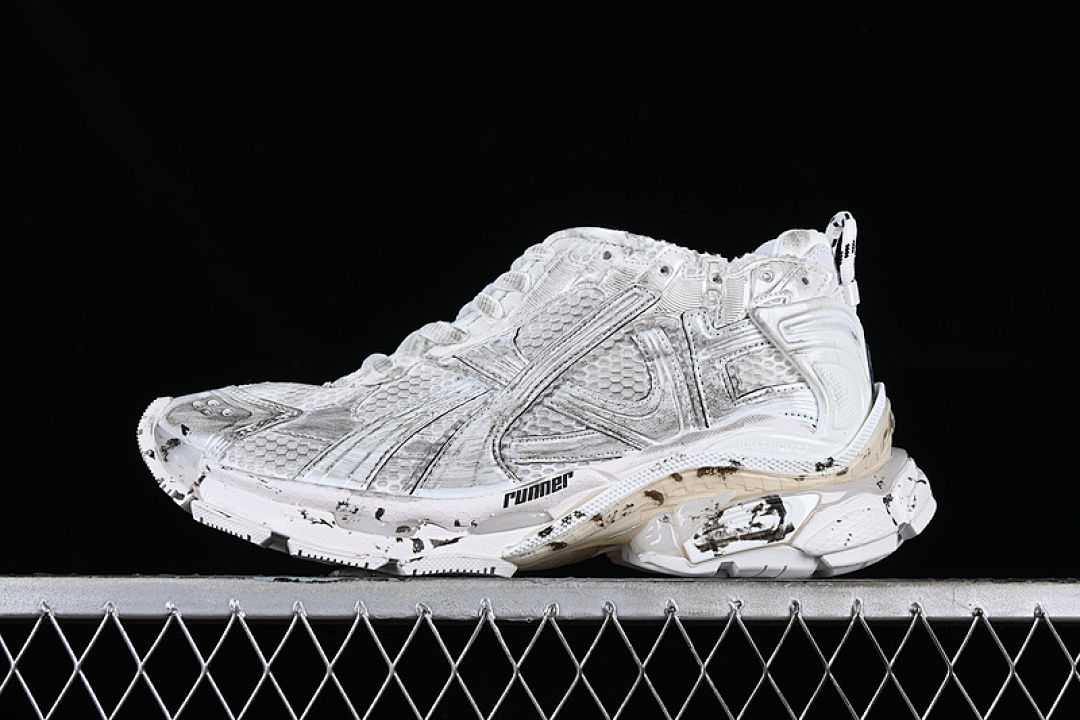 Kith [W3RA99001]-[BA*LEN*CIAGA RUNNER KITH FOUR.COLOR WHITE/GREY/BLACK]-[WOMAN:35-39]-[MAN:40-46], photo 1