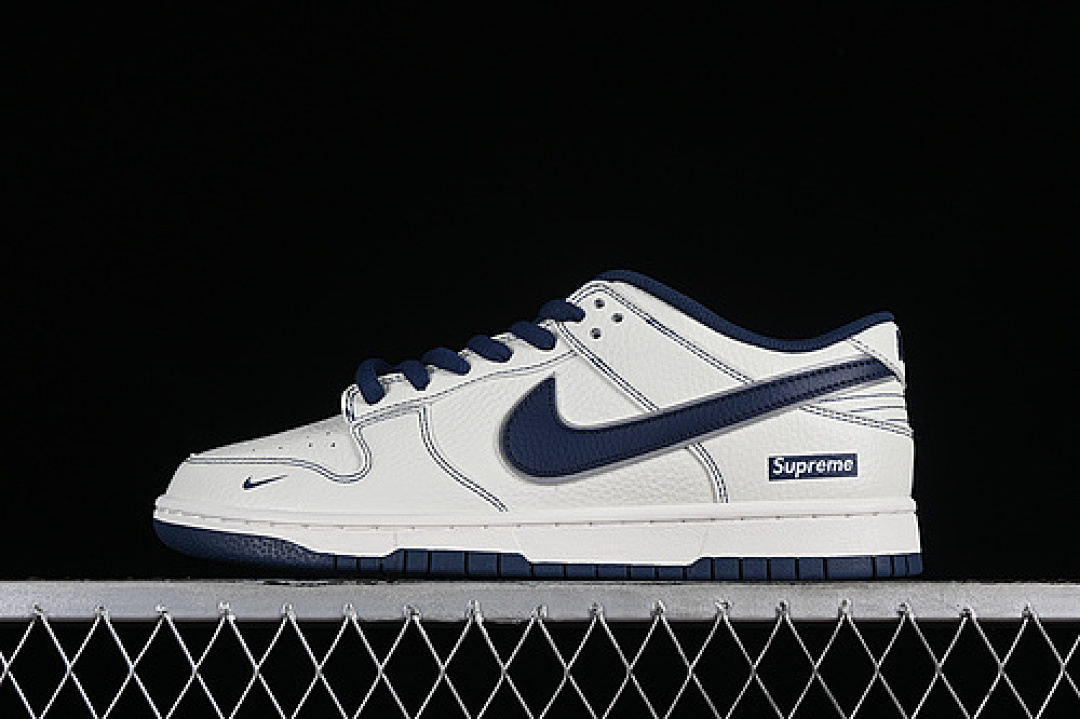 Supreme Nike SUPREME SB DUNK LOW WHITE/BLUE · RM2308-238, photo 1