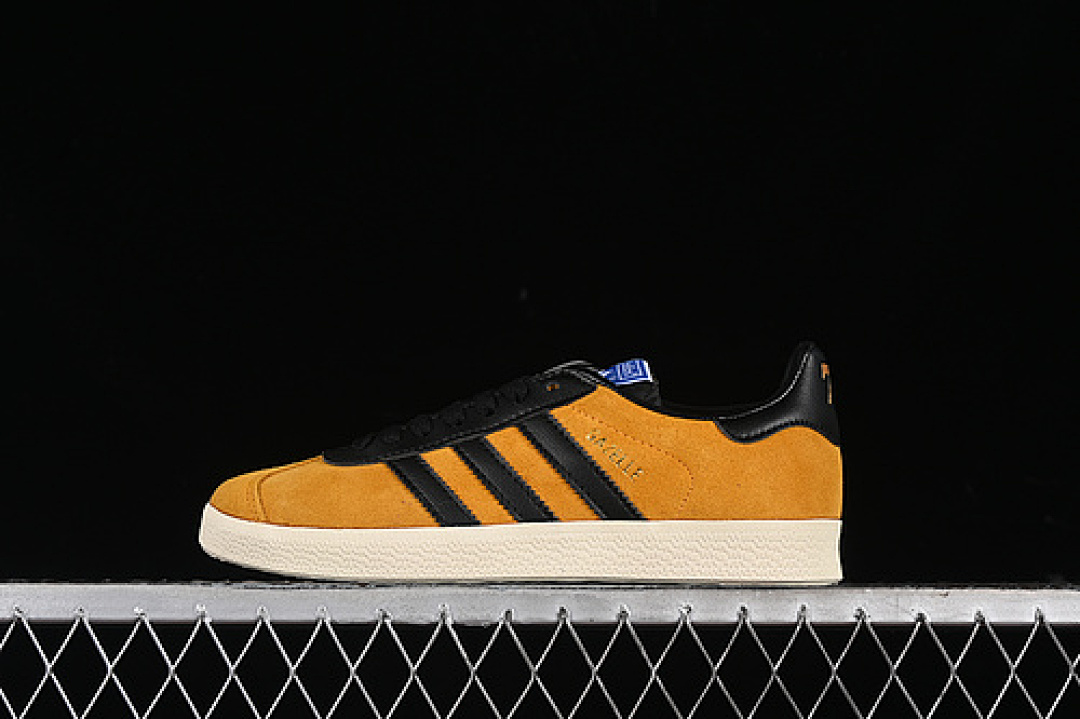 Unbranded [JP5283]-[GAZELLE W TEAM COLLEGIATE GOLD 2/CORE BLACK/CREAM WHITE]-[WOMAN:35-39]-[MAN:40-45], photo 1