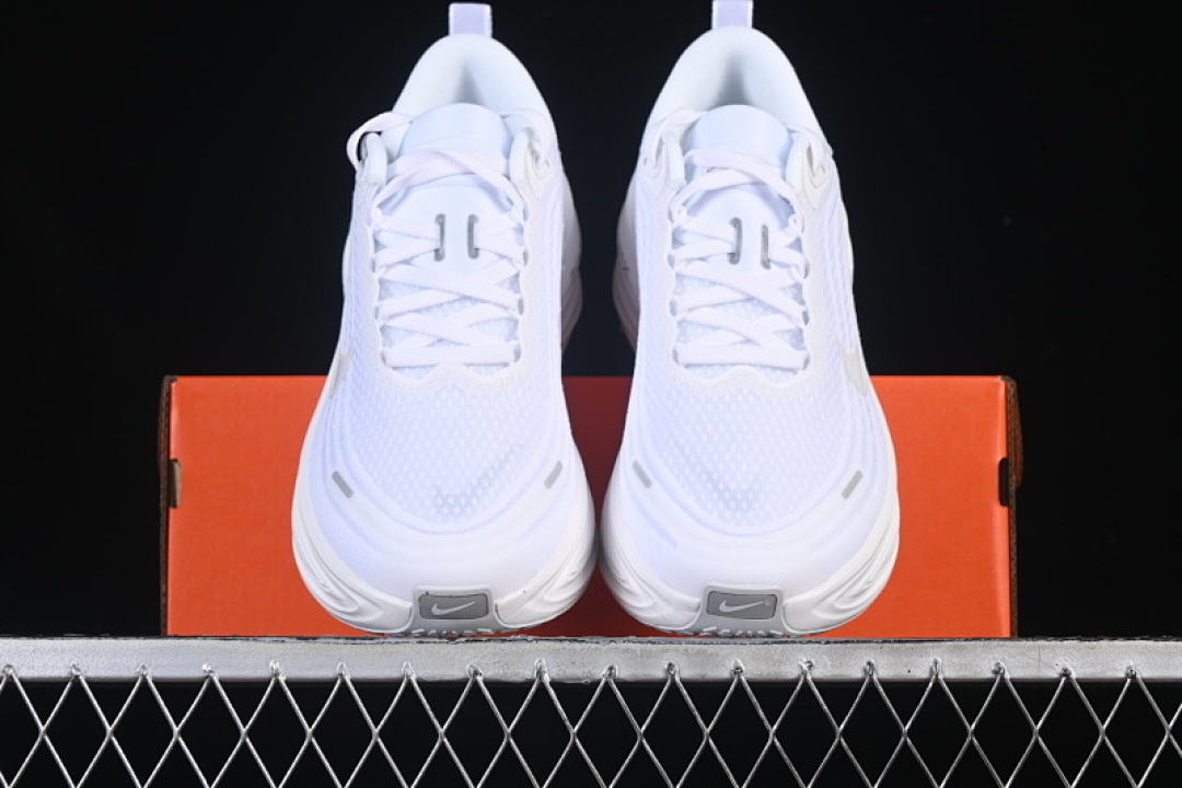 Nike [HV8150-102]-[VOMERO PLUS WHITE/METALLIC SILVER/LIGHT SMOKE GREY]-[WOMAN:36-39]-[MAN:40-45] - Image 13