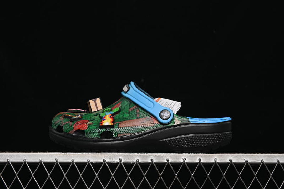Crocs [MINECRAFT X CROCS CLASSIC CLOG BLACK/GREEN/BLUE]-[WOMAN:36-39]-[MAN:40-46] - Image 3