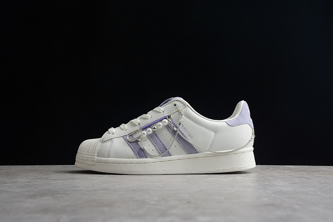 Purple Adidas SUPERSTAR SHOES CLOUD WHITE/CLOUD WHITE/LIGHT PURPLE · GZ3389, photo 1