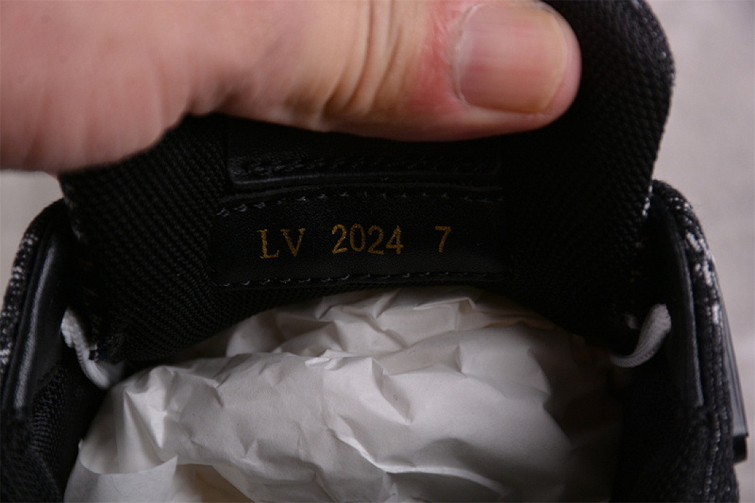Louis Vuitton [2024TRAINER L*V LOUIS VUITTON TRAINER BLACK/WHITE]-[MAN:38-45] - Image 4