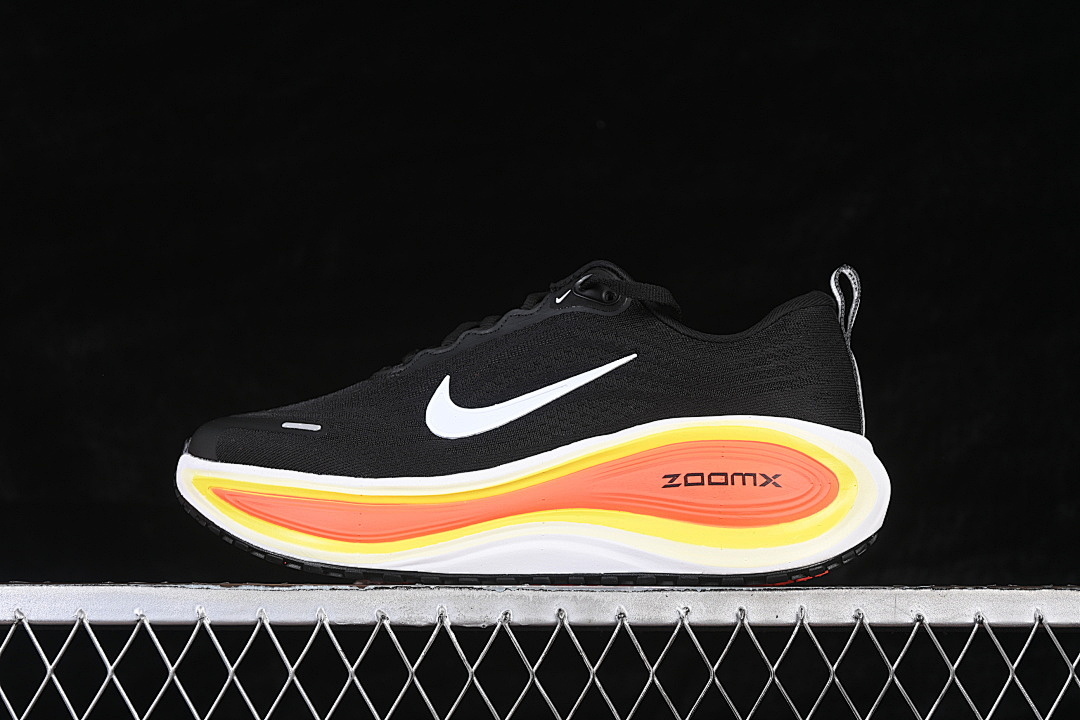 Nike Nike VOMERO PLUS BLACK/BRIGHT CRIMSON/SAIL/WHITE · HV8150-009, photo 1