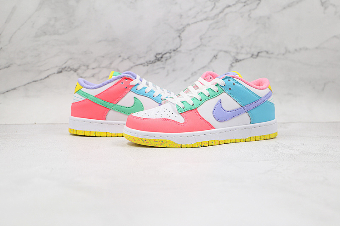 Nike SB DUNK LOW SE EASTER WHITE/GREEN GLOW/SUNSET PULSE · DD1872-100, photo 1