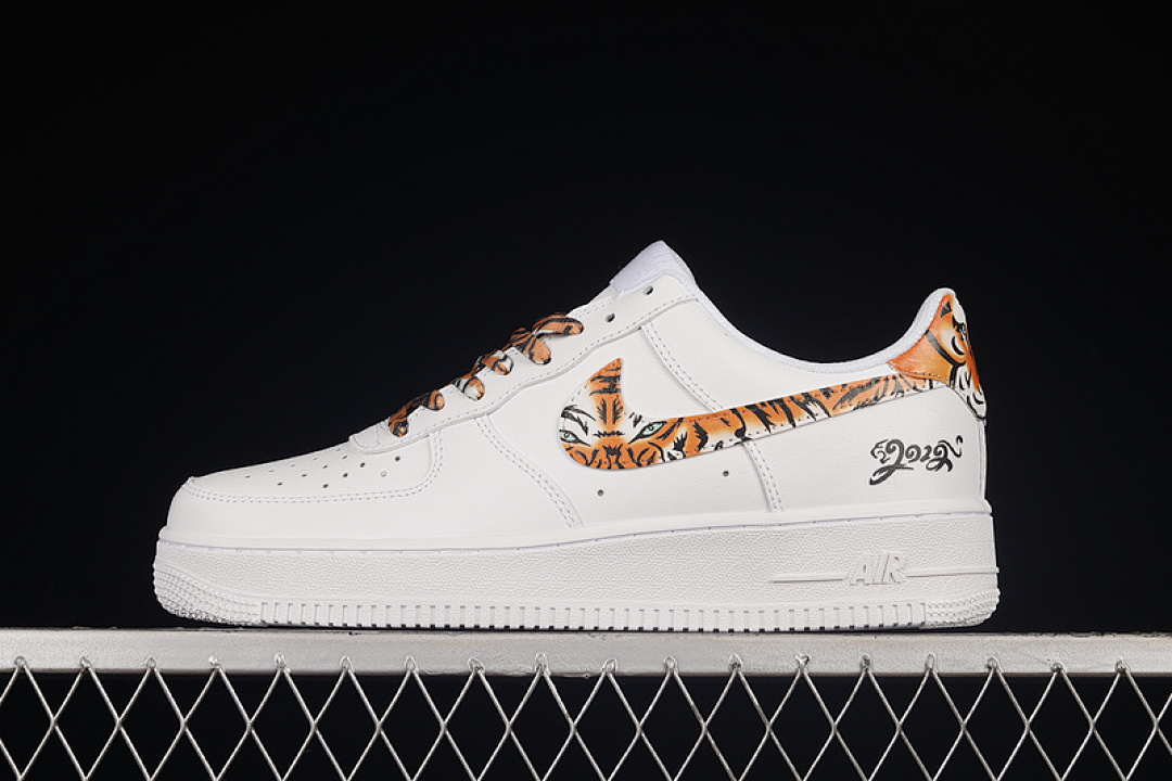 Nike [CZ0270-109]-[AIR FORCE 1 LOW 07 WHITE/TIGER/BLACK]-[WOMAN:36-39]-[MAN:40-45], photo 1