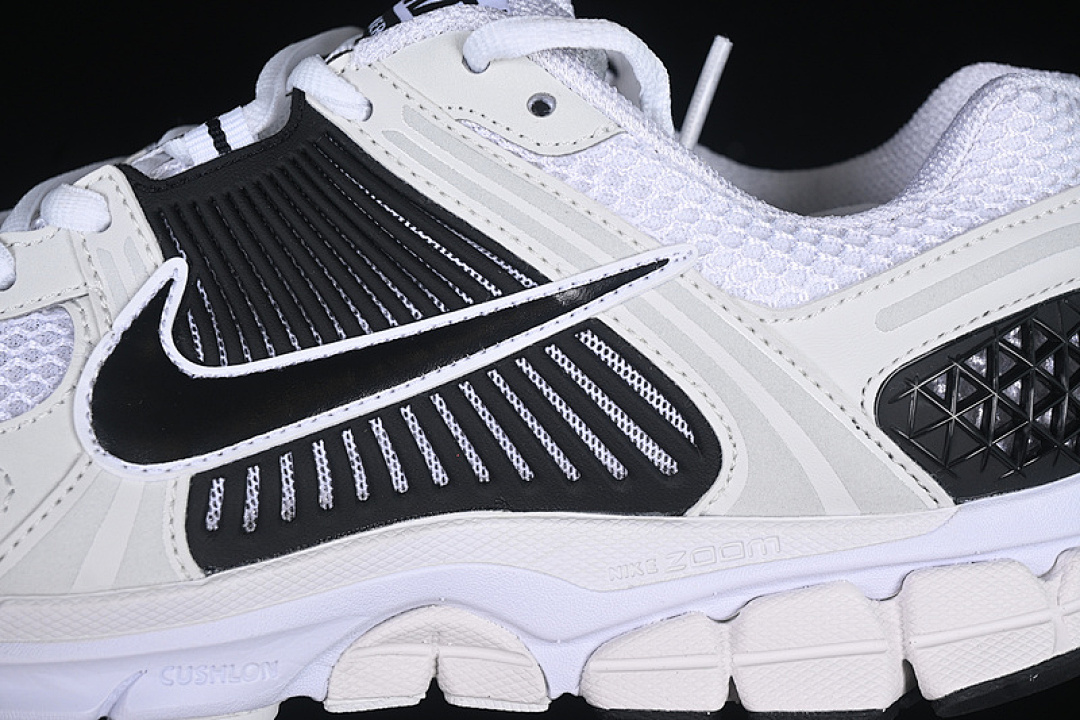Nike [FB9149-101]-[AIR ZOOM VOMERO 5 WHITE/PLATINUM TINT/METALLIC PLATINUM/BLACK]-[UNISEX:36-46] - Image 8