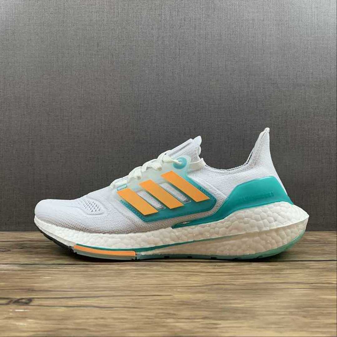 ULTRABOOST 22 SHOES CLOUD WHITE/FLASH ORANGE/MINT RUSH · GX5463, photo 1
