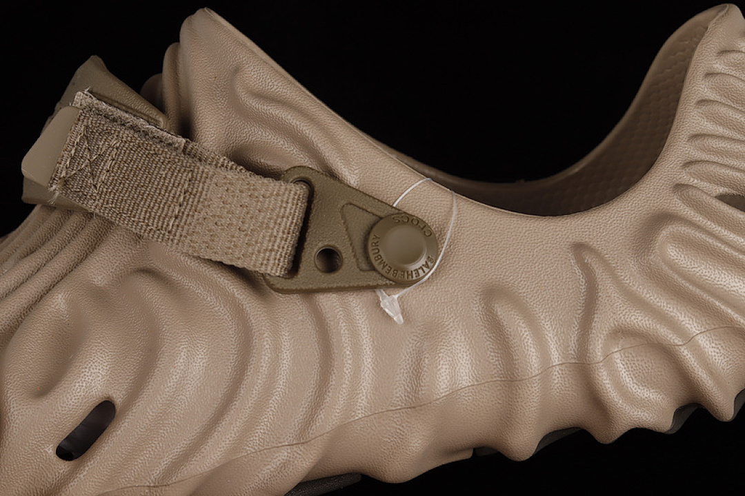 Crocs [SALEHE BEMBURY X CROCS POLLE CLOG KHAKI/CROCS KHAKI]-[UNISEX:36-46] - Image 5