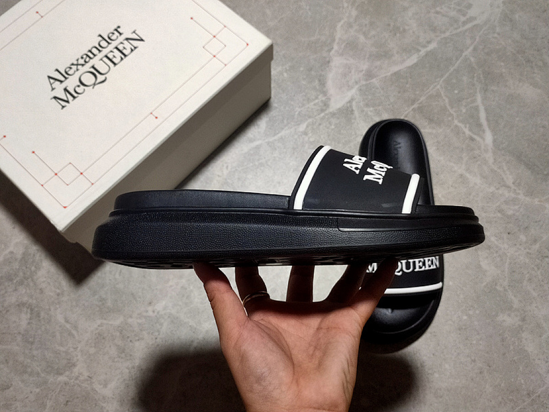 Alexander McQueen [ALE*XANDER MCQUEEN HYBRID SIGNATURE SLIDES BLACK/BLACK/WHITE]-[WOMAN:35-40] - Image 7