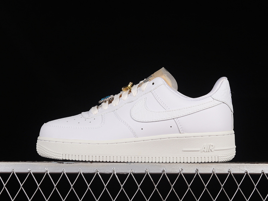 Nike [CZ8101-100]-[AIR FORCE 1 07 LOW WHITE/WHITE/SUMMIT WHITE/WHITE ONYX]-[WOMAN:36-40], photo 1