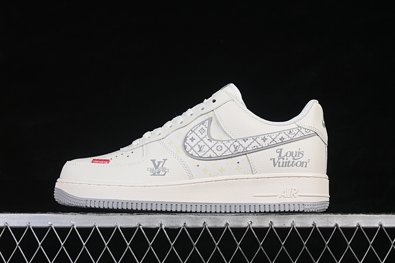 Nike Nike AIR FORCE 1 07 LOW WHITE/WHITE/WHITE · LV2288-001, photo 1