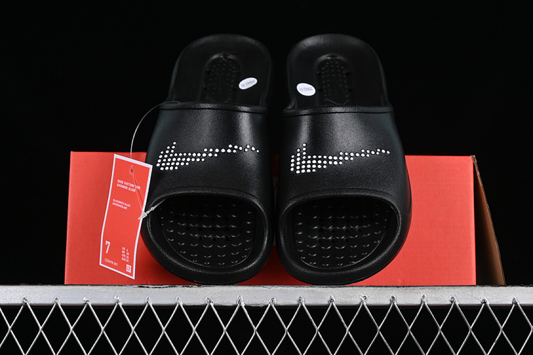 Nike [CZ5478-001]-[VICTORI ONE SHOWER SLIDE POLKA SWOOSH BLACK/BLACK/WHITE]-[MAN:40-45] - Image 11