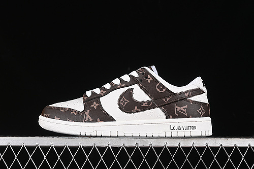 Nike SB DUNK LOW L*V WHITE/BROWN · DQ1098-360, photo 1