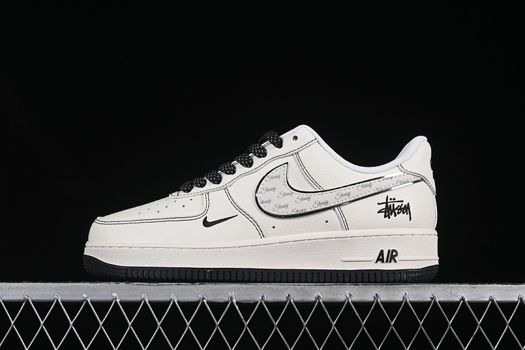 Nike [HH7518-040]-[AIR FORCE 1 07 LOW WHITE/SILVER/BLACK]-[WOMAN:36-39]-[MAN:40-45] - Image 2