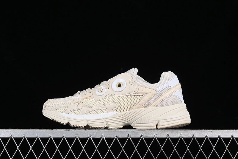 ASTIR M WONDER WHITE/CLOUD WHITE/WONDER WHITE · IE6989, photo 1