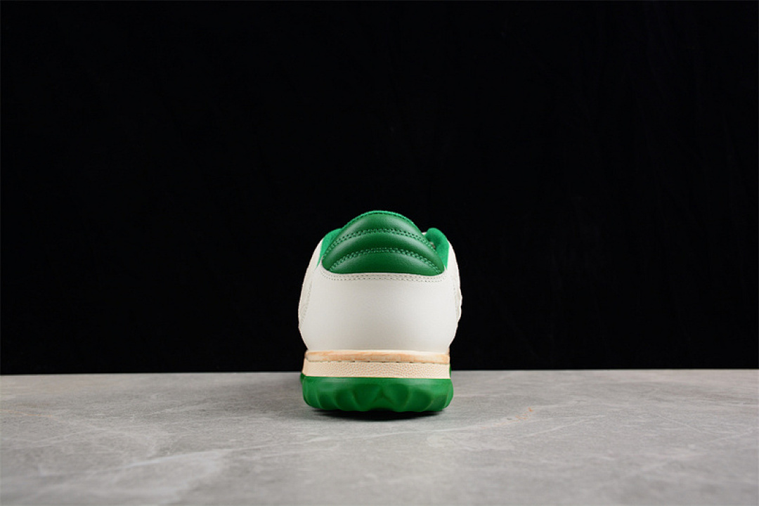 Gucci [MAC80]-[GU*CCI THROWS IT BACK WITH THE RETRO-INSPIRED WHITE/GREEN]-[WOMAN:35-39]-[MAN:40-44] - Image 11