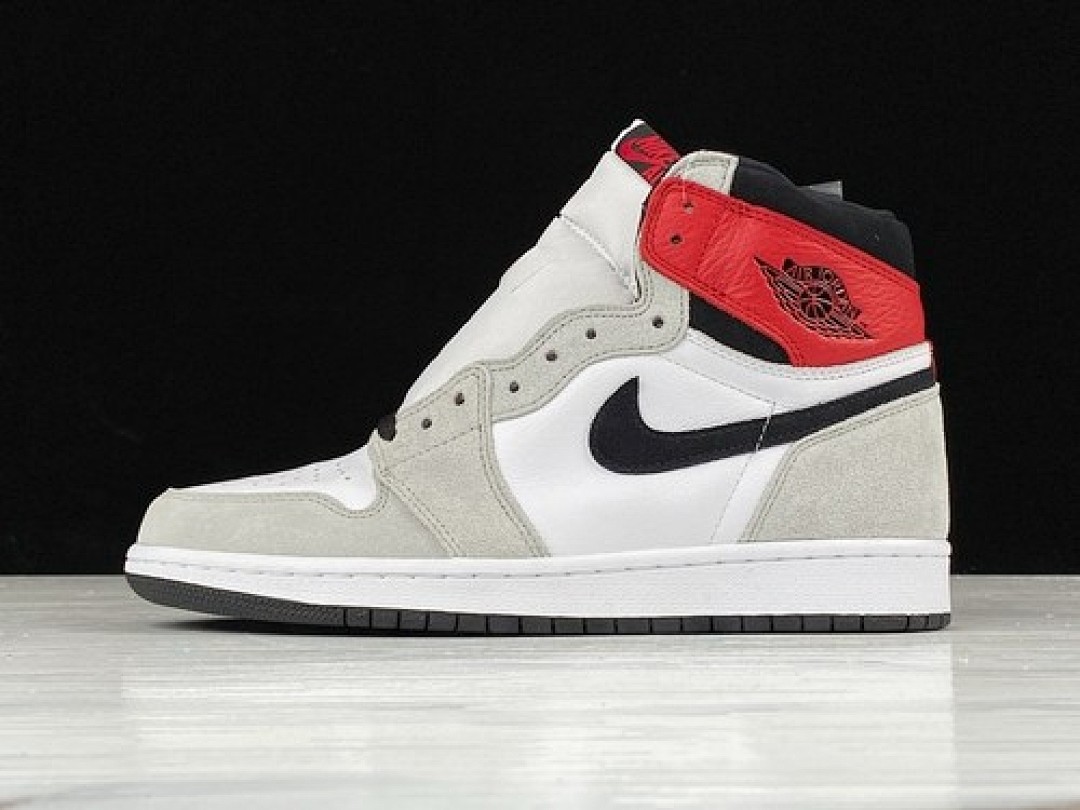 Jordan AIR Jordan 1 RETRO HIGH OG WHITE/BLACK-LIGHT SMOKE GREY · 555088-126, photo 1