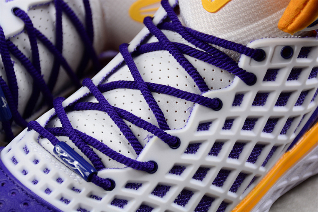 Nike [308090-151]-[ZOOM KOBE III 3 SL PROTRO MVP WHITE/PURPLE/GOLD]-[MAN:40-46] - Image 8