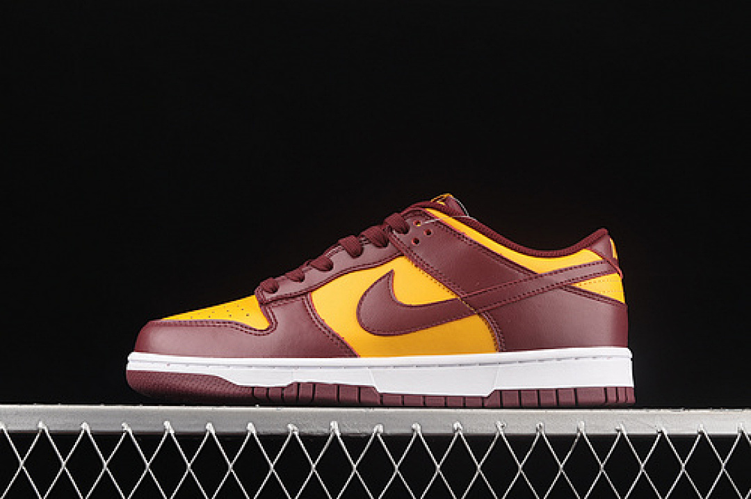 Nike SB DUNK LOW MIDAS GOLD/TOUGH RED/WHITE · DD1391-701, photo 1