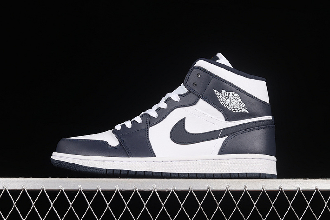Jordan AIR Jordan 1 MID WHITE/OBSIDIAN-METALLIC GOLD · 554724-174, photo 1