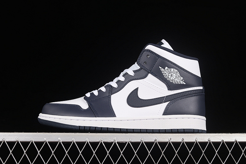 Jordan AIR Jordan 1 MID WHITE/OBSIDIAN-METALLIC GOLD · 554724-174, photo 1