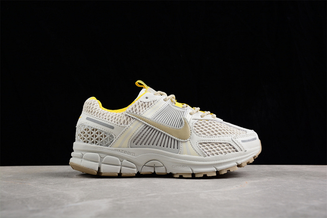 Nike [FJ7694-020]-[AIR ZOOM VOMERO 5 SP LIGHT BONE/SAIL/UNIVERSITY GOLD]-[UNISEX:36-45] - Image 15