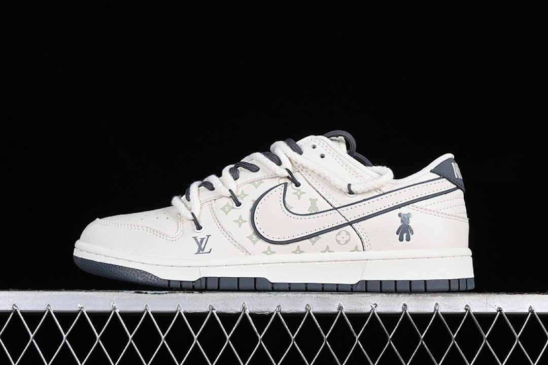 Unbranded [FC1688-136]-[SB DUNK LOW L*V WHITE/BLACK]-[WOMAN:36-39]-[MAN:40-45], photo 1