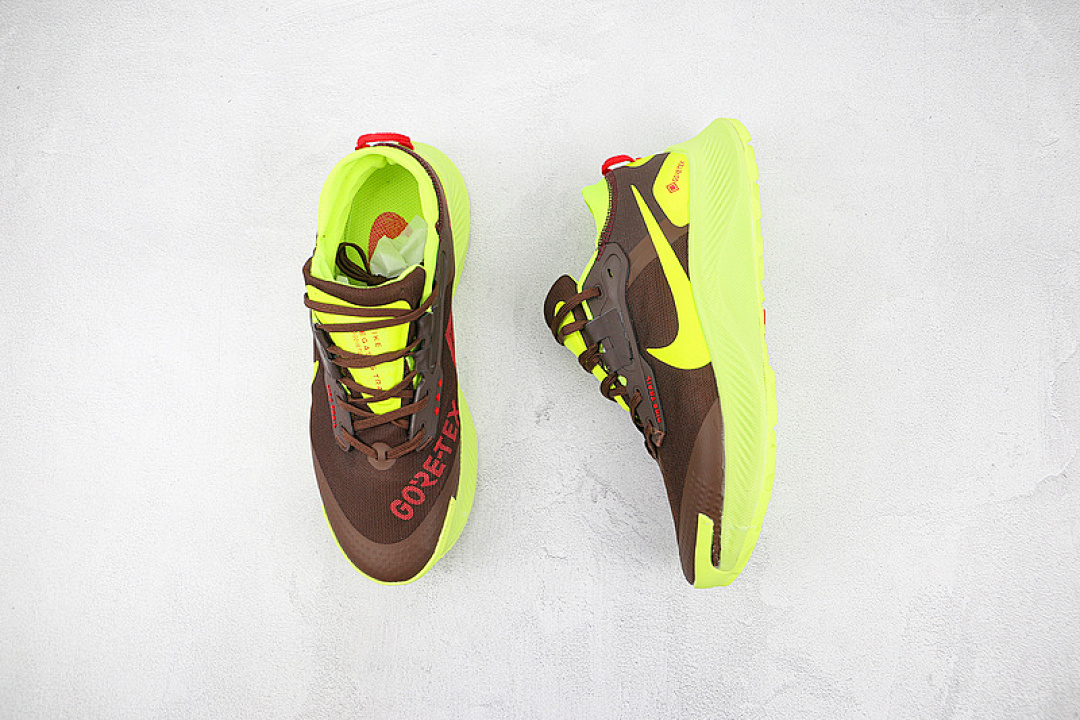 Nike [DO6728-200]-[PEGASUS TRAIL 3 GTX DARK CHOCOLATE VOLT/BRIGHT CRIMSON]-[WOMAN:36-39]-[MAN:40-45] - Image 4