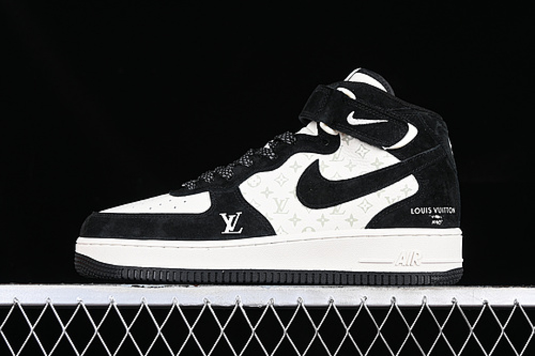 Nike [DV9988-100]-[AIR FORCE 1 07 MID L*V WHITE/GREY/BLACK]-[WOMAN:36-39]-[MAN:40-45], photo 1