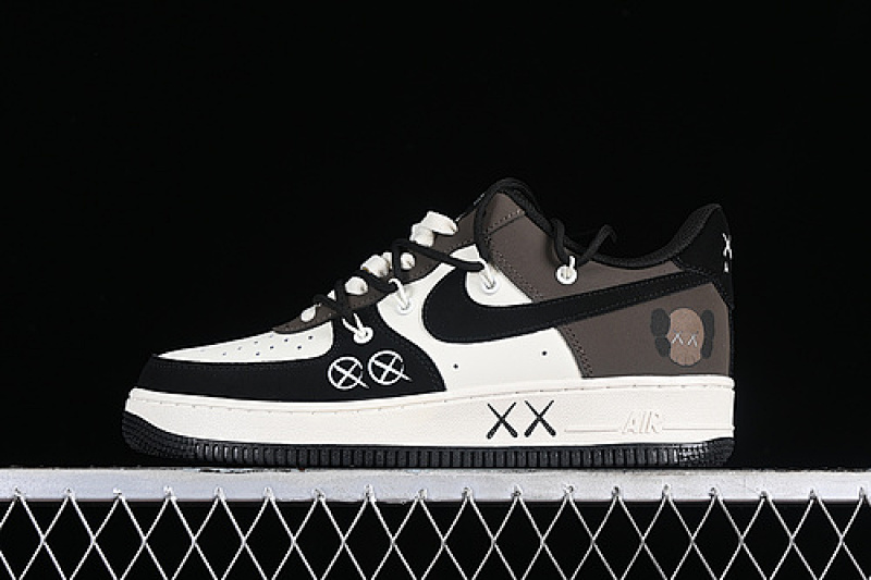 Nike Nike KAWS AIR FORCE 1 07 LOW WHITE/BLACK/GREY/BROWN · KS6869-888, photo 1