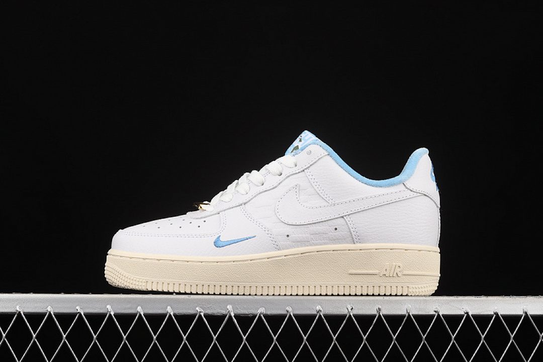 Nike Nike KITH X AIR FORCE 1 LOW HAWAII WHITE/BLUE LAGOON/ALOE VERDE/WHITE · DC9555-100, photo 1