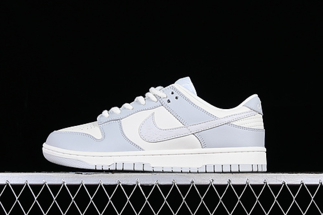 Unbranded [FJ4553-133]-[DUNK LOW SB NEEDLEWORK SAIL/TAWNY/METALLIC SILVER/PHOTON DUST]-[UNISEX:36-46], photo 1