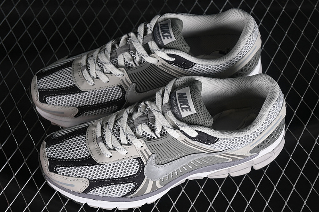 Nike [FD0791-012]-[ZOOM VOMERO 5 LIGHT IRON ORE/METALLIC SILVER/PHOTON DUST/FLATPEWTER/SUMMIT (WHITE]) - Image 11