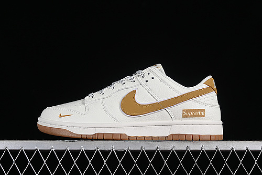 Supreme Nike SUPREME SB DUNK LOW WHITE/BROWN · XH0923-339, photo 1