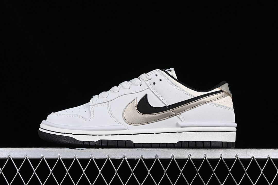 Nike OTOMO KATSUHIRO X SB DUNK LOW WHITE/BLACK/SLIVER · DZ2794-268, photo 1
