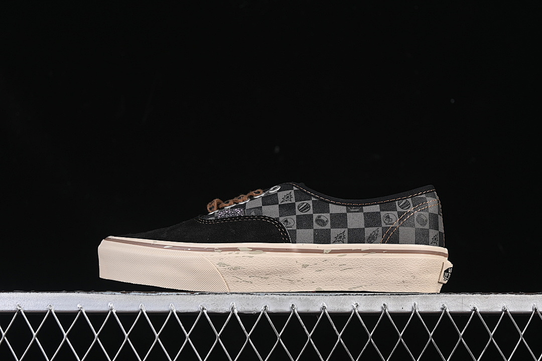 CHECKER LOW TOP CASUAL SKATE SHOES BLACK/GREY/BEIGE · VN000EGAQ3Y, photo 1