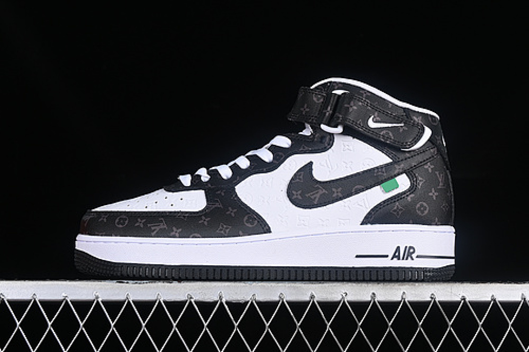 Nike [DV0688-400]-[AIR FORCE 1 07 MID L*V WHITE/BLACK]-[WOMAN:36-39]-[MAN:40-45], photo 1