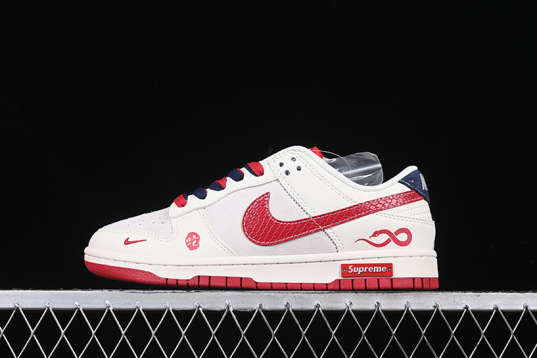 Supreme Nike SB DUNK LOW SUPREME WHITE/RED/BLUE · XS1086-015, photo 1