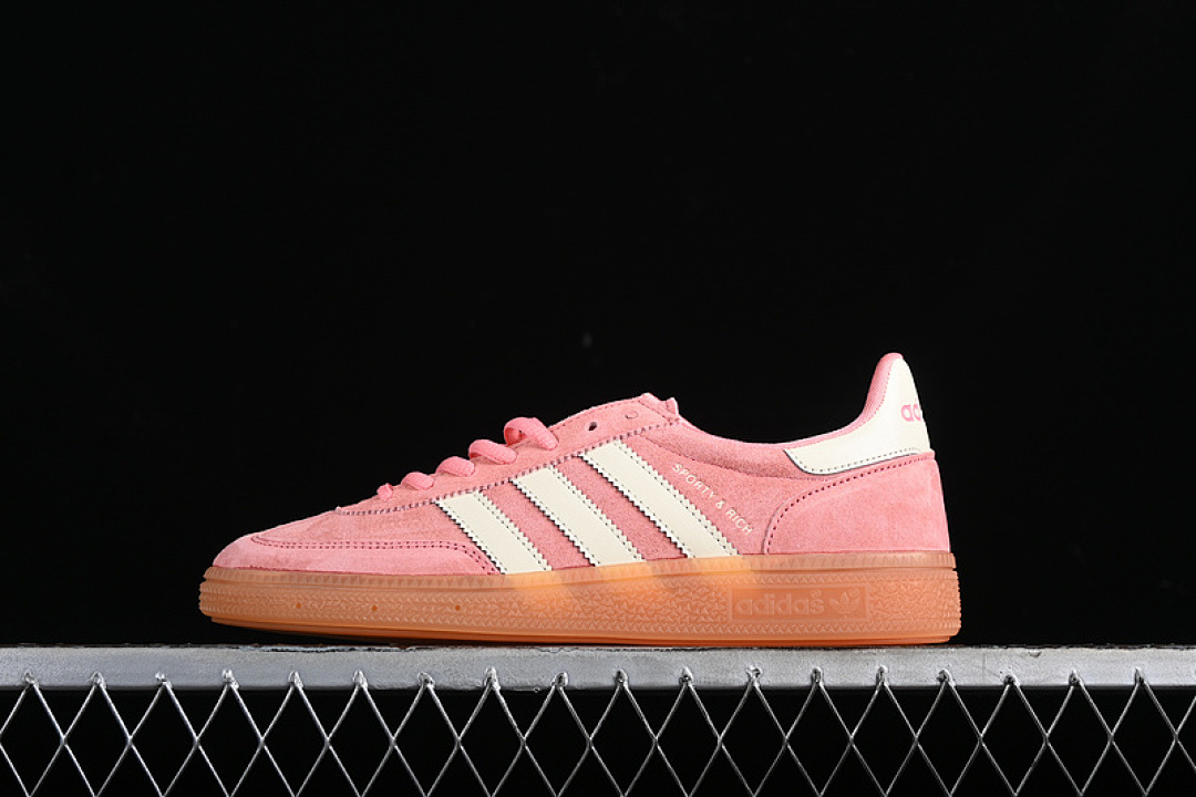 Unbranded [IH2610]-[HANDBALL SPEZIAL SPORTY&RICH PANTONE/CREAM WHITE/GUM]-[WOMAN:36-39]-[MAN:40-45], photo 1