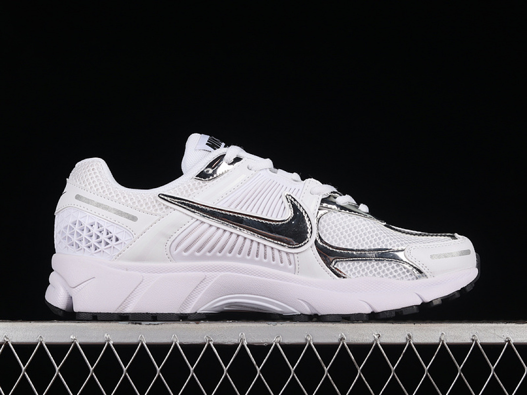 Nike [FD0884-025]-[AIR ZOOM VOMERO 5 PHOTON DUST/CHROME/GRIDIRON/SAIL]-[WOMAN:36-39]-[MAN:40-45] - Image 15