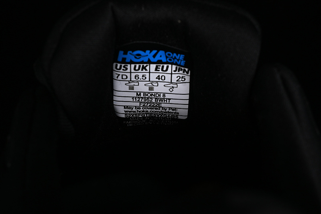 On Running [1123202 BWHT]-[HOKA ONE BONDI 8 WHITE/BLACK]-[WOMAN:36-39]-[MAN:40-45] - Image 9