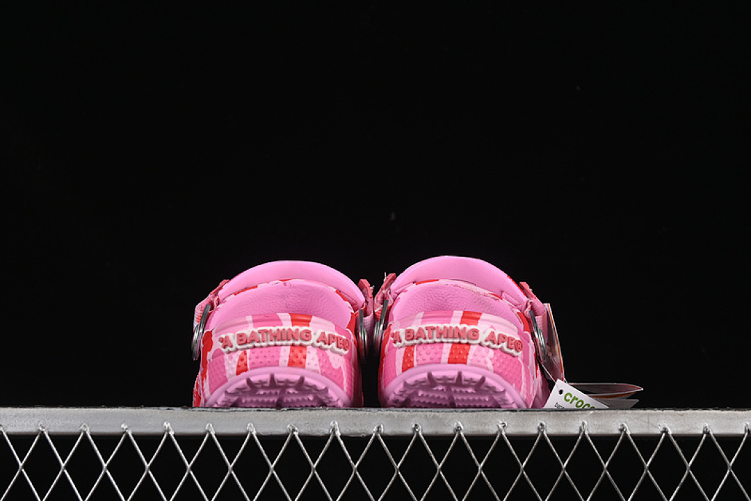 Crocs [BAPE X CROCS CLASSIC CLOG RED/PINK]-[WOMAN:36-39]-[MAN:40-46] - Image 8