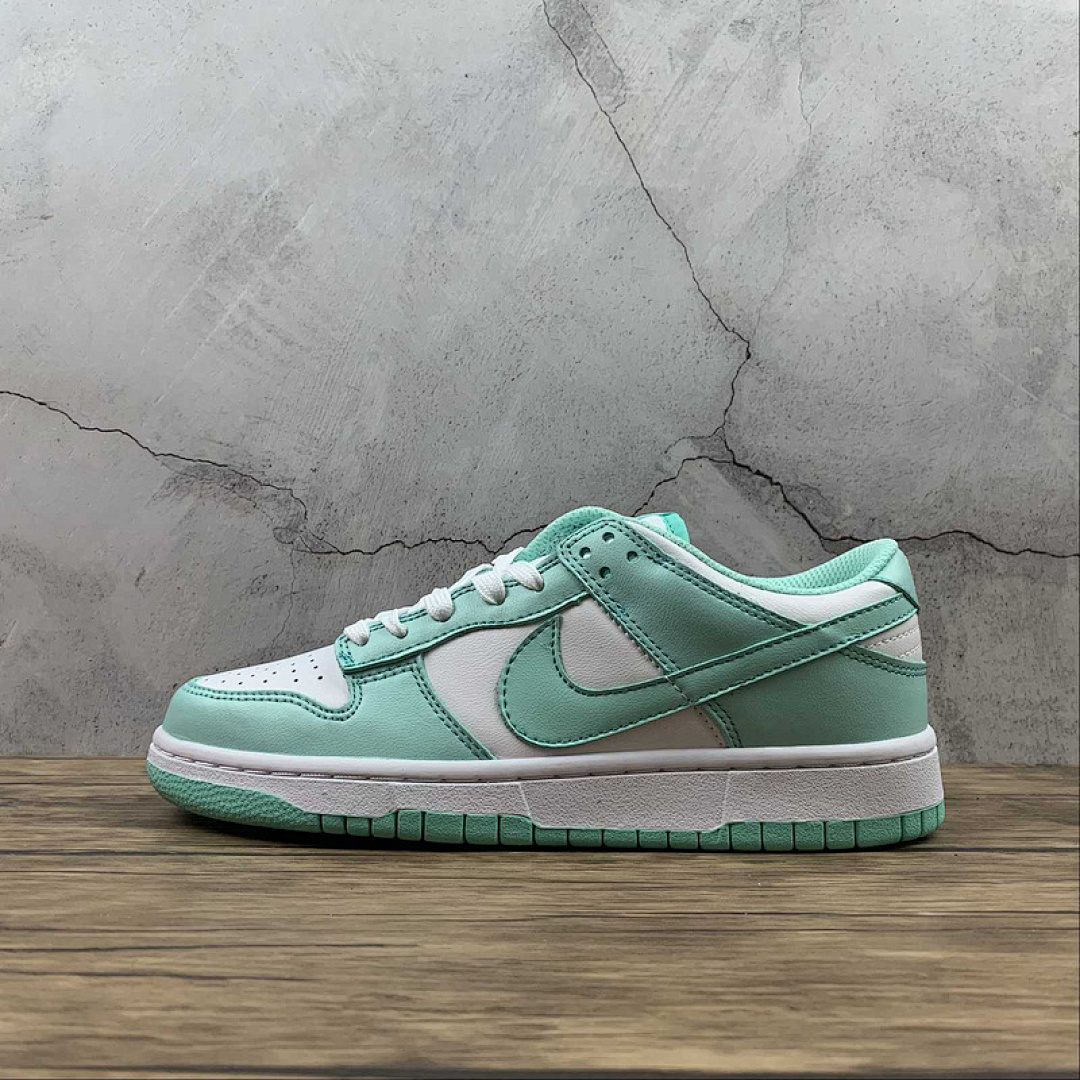 Unbranded [DD1503-105]-[SB DUNK LOW GREEN GLOW WHITE/GREEN GLOW/WHITE]-[WOMAN:36-40.5], photo 1