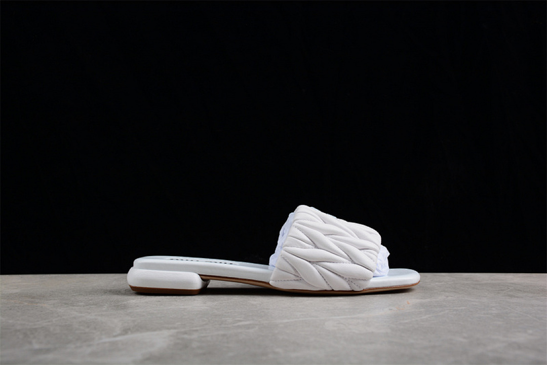 Unbranded [𝑴𝒊𝒖𝑴𝒊𝒖 SNGG WHITE]-[WOMAN:35-39] - Image 11