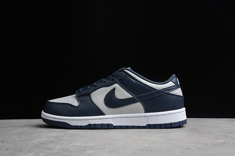 Nike SB DUNK LOW GS GEORGETOWN WOLF GREY/DARK OBSIDIAN/TOTAL ORANGE · CW1590-004, photo 1